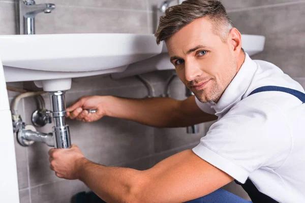 How a Nearby Oceanside Plumber Can Solve Your Plumbing Issues