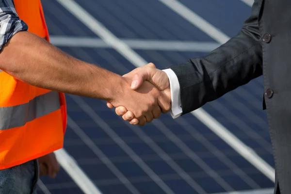 Smart Reasons to Get Solar Battery Installation Los Angeles Experts Offer