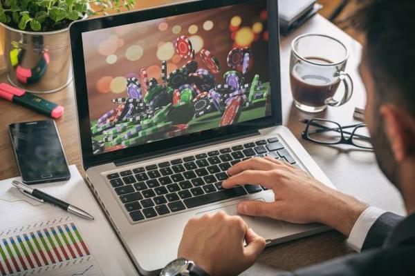 Enjoy Strategic Poker Games through the best online casino sites Singapore for Players