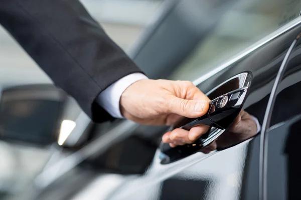 Helpful Tips for Choosing a Car Dealership in Newton